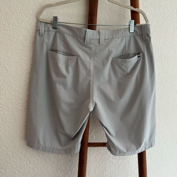 Travis Mathew Men’s Shorts Gray Color Two Back Pockets Size 36 - Picture 7 of 9